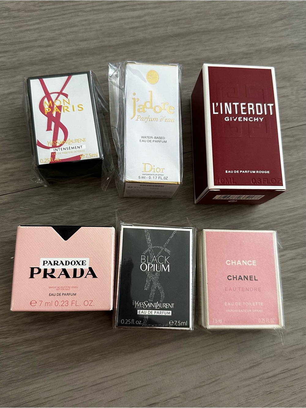 6 Assorted Designer Women's Fragrance Miniature Gift Set - Mixed Colors